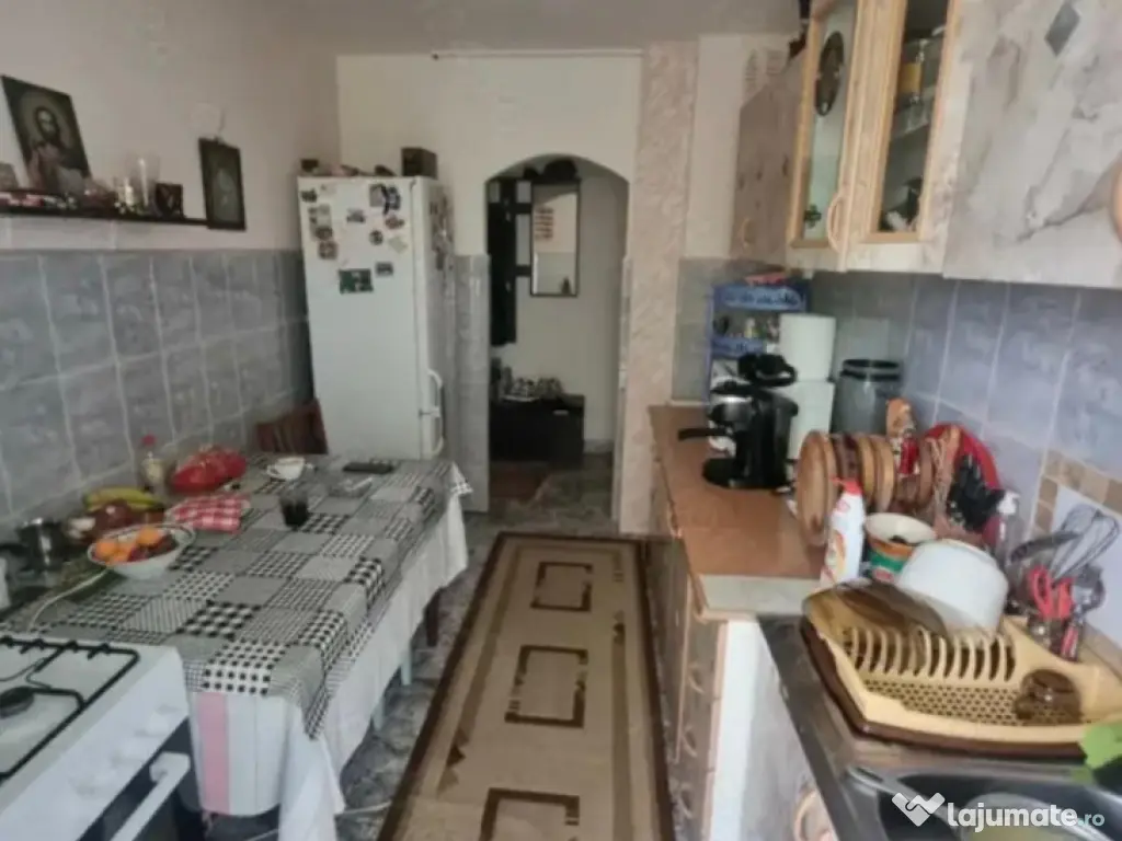 Apartament 2 camere, semidecomandat - zona Noua