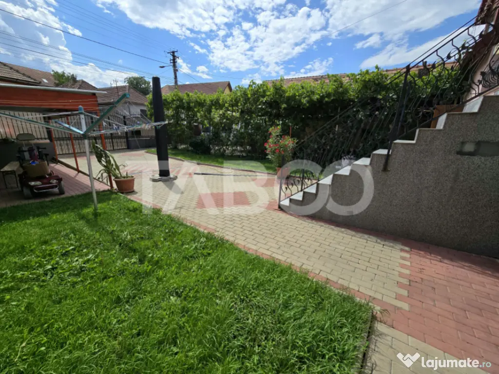 Casa individuala de vanzare teren 457 mp garaj Trei Stejari 