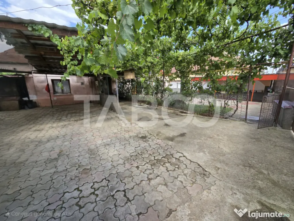 Casa individuala de vanzare teren 457 mp garaj Trei Stejari 