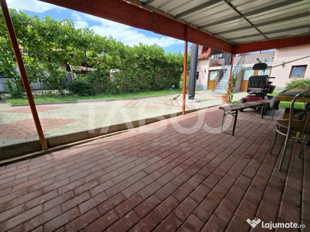 Casa individuala de vanzare teren 457 mp garaj Trei Stejari 