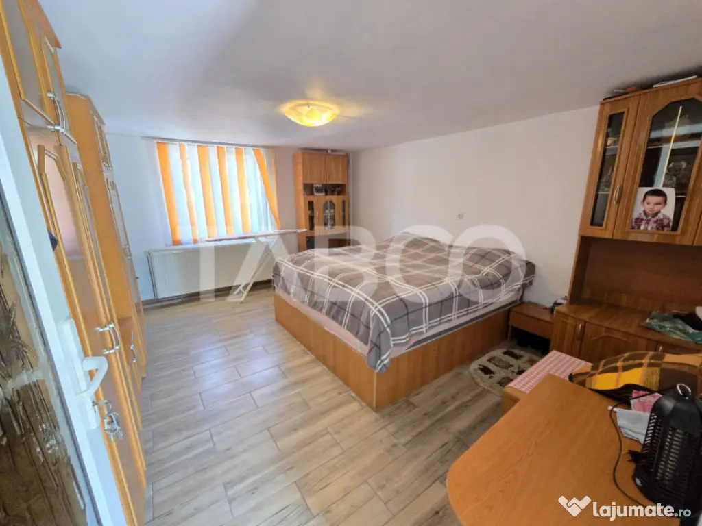 Casa individuala de vanzare teren 457 mp garaj Trei Stejari 