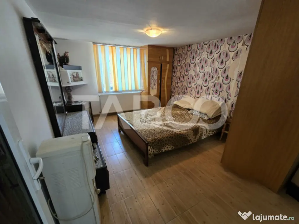 Casa individuala de vanzare teren 457 mp garaj Trei Stejari 