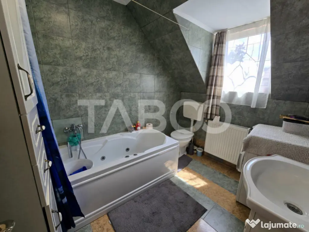 Casa individuala de vanzare teren 457 mp garaj Trei Stejari 