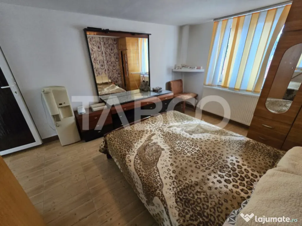 Casa individuala de vanzare teren 457 mp garaj Trei Stejari 