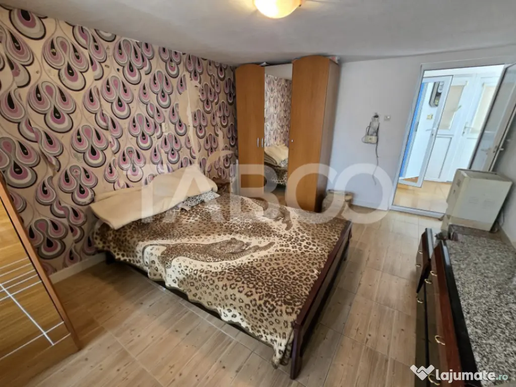 Casa individuala de vanzare teren 457 mp garaj Trei Stejari 