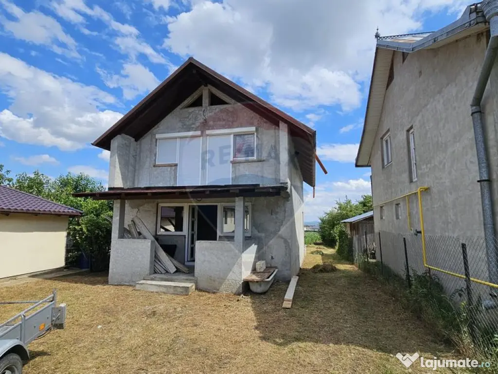 Casă / Vilă, teren 1700mp, în Lisaura-Ipotești, Suceava 