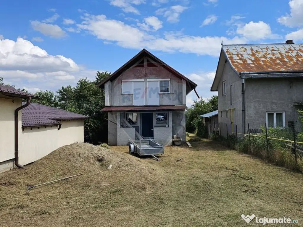 Casă / Vilă, teren 1700mp, în Lisaura-Ipotești, Suceava 