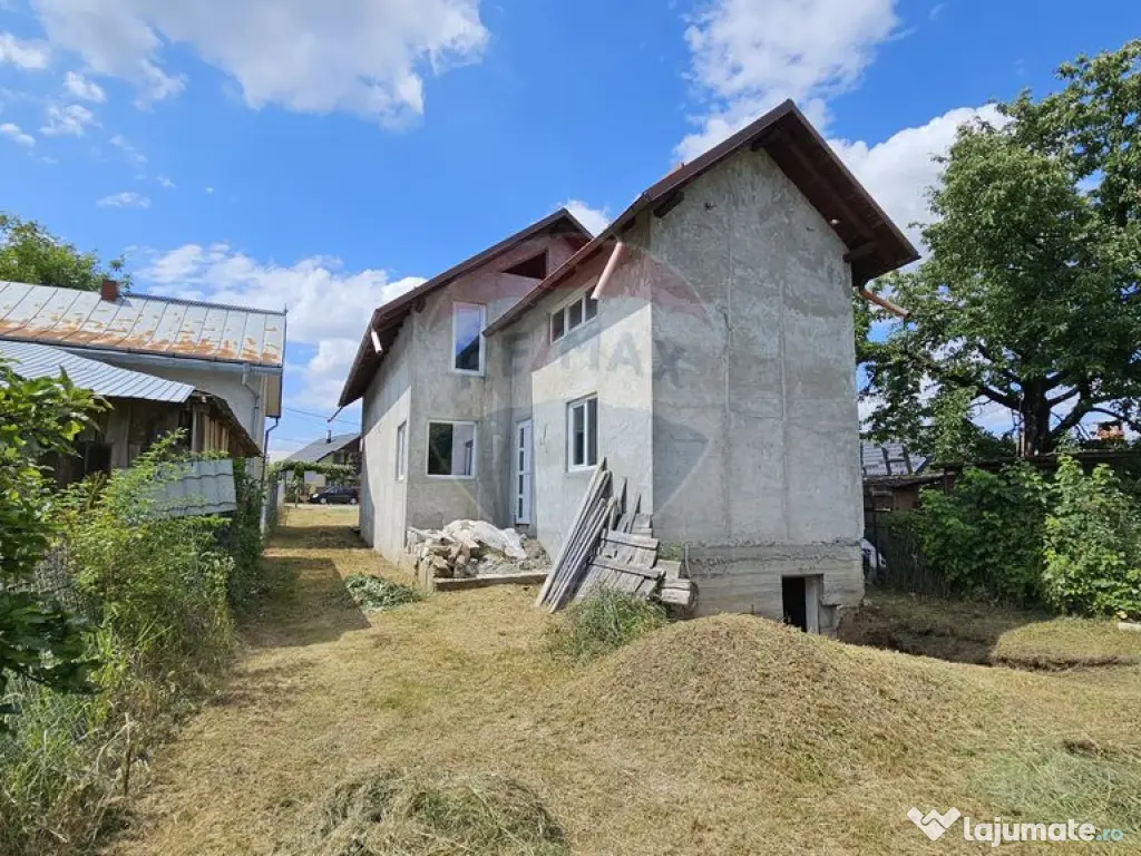 Casă / Vilă, teren 1700mp, în Lisaura-Ipotești, Suceava 