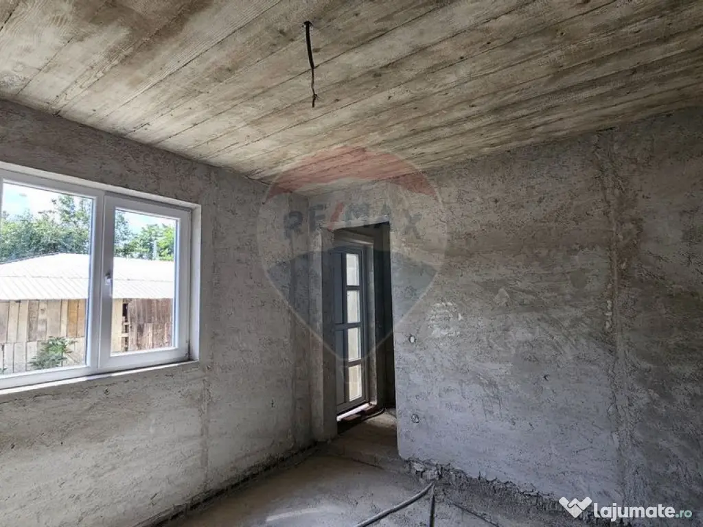 Casă / Vilă, teren 1700mp, în Lisaura-Ipotești, Suceava 