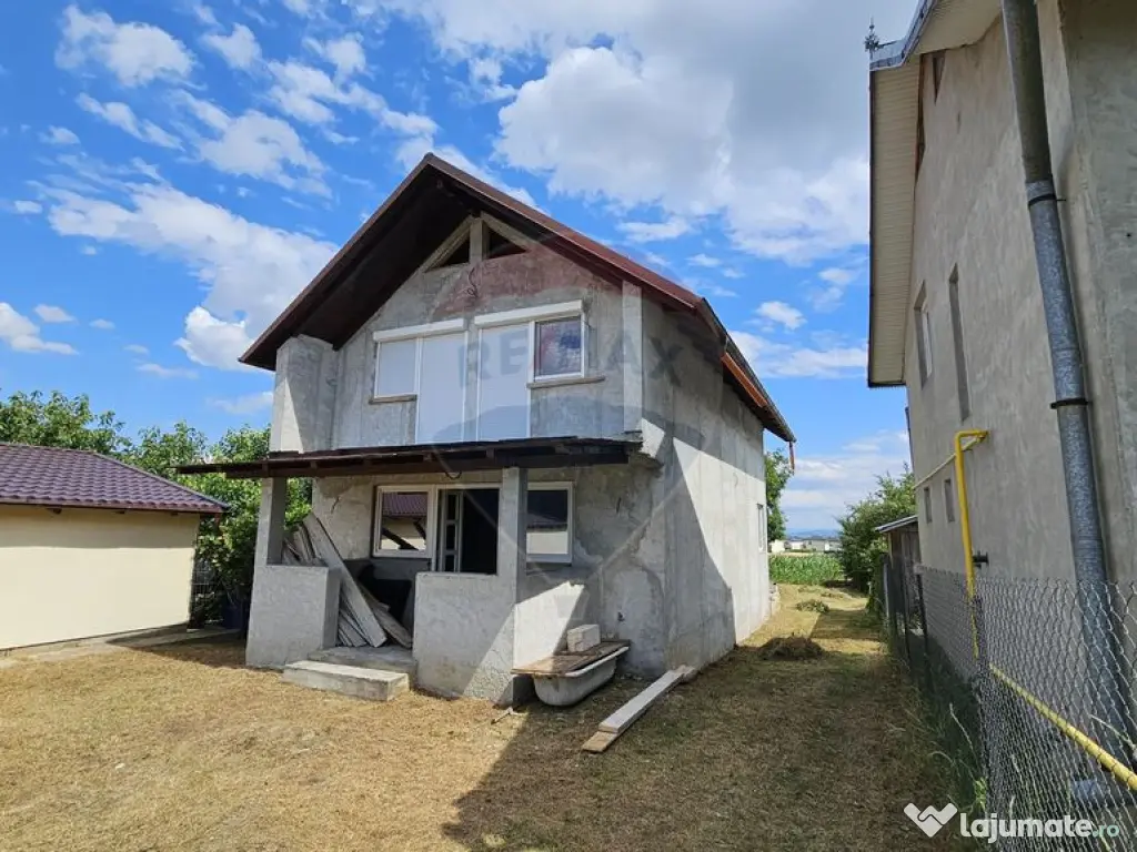 Casă / Vilă, teren 1700mp, în Lisaura-Ipotești, Suceava 