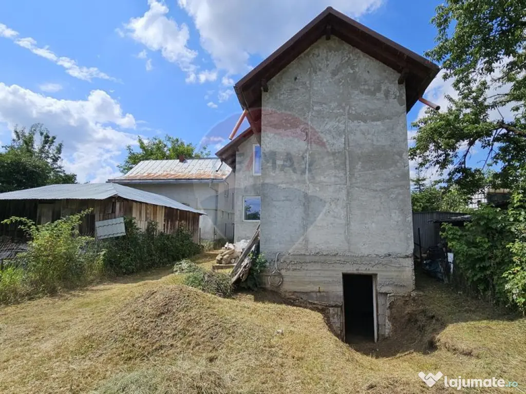 Casă / Vilă, teren 1700mp, în Lisaura-Ipotești, Suceava 