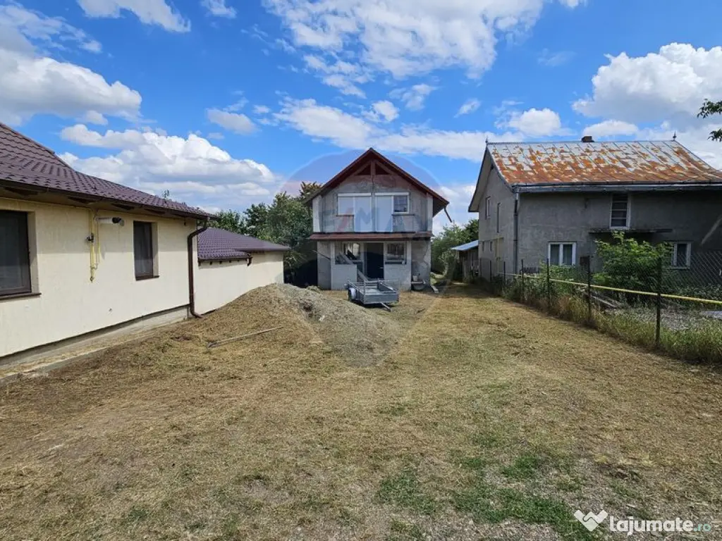 Casă / Vilă, teren 1700mp, în Lisaura-Ipotești, Suceava 