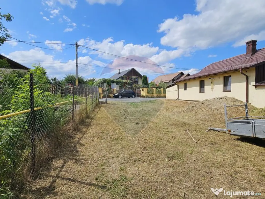 Casă / Vilă, teren 1700mp, în Lisaura-Ipotești, Suceava 