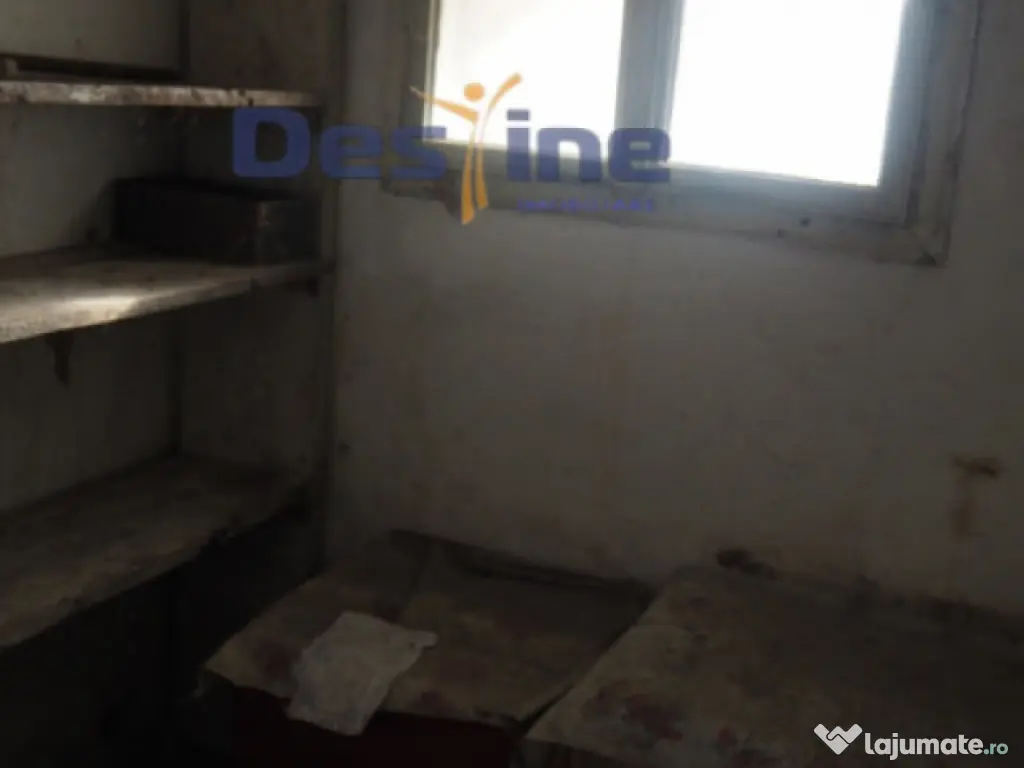 VAND CASA IN CENTRUL VECHI,DEJ,CURTE COMUNA,DE RENOVAT 