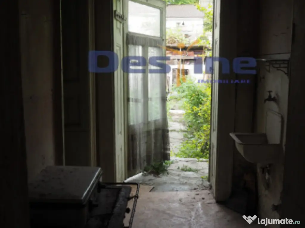 VAND CASA IN CENTRUL VECHI,DEJ,CURTE COMUNA,DE RENOVAT 