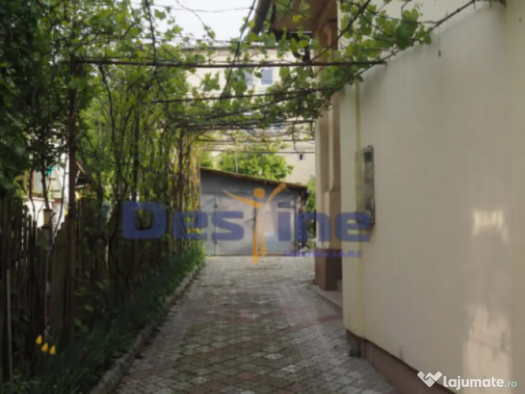 VAND CASA IN CENTRUL VECHI,DEJ,CURTE COMUNA,DE RENOVAT 