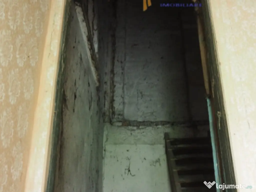 VAND CASA IN CENTRUL VECHI,DEJ,CURTE COMUNA,DE RENOVAT 