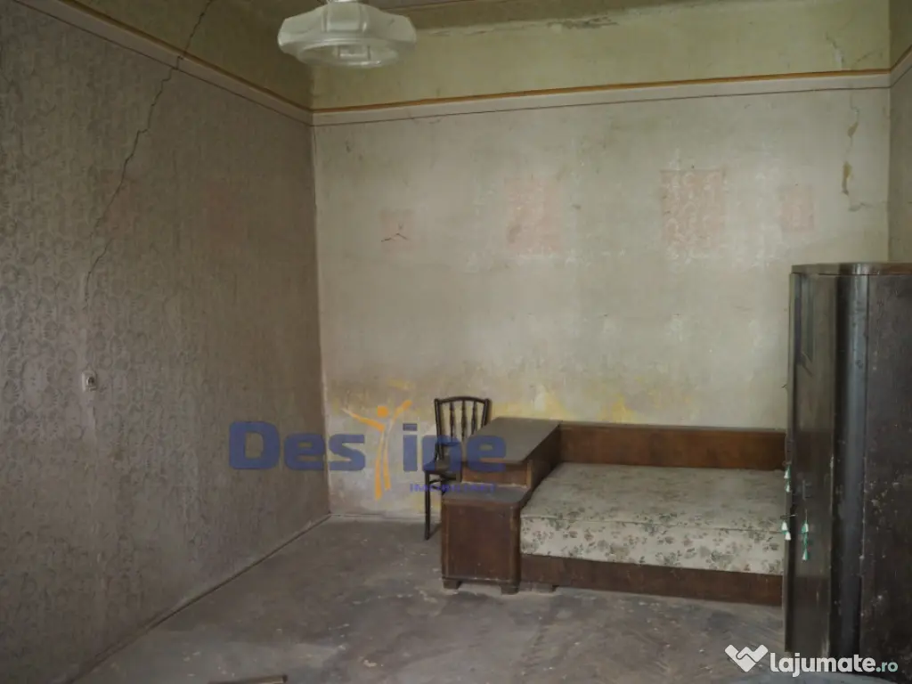 VAND CASA IN CENTRUL VECHI,DEJ,CURTE COMUNA,DE RENOVAT 