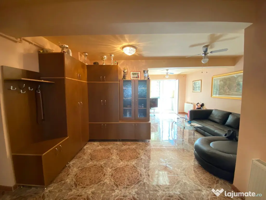 Apartament 3 camere, 72mp, etaj 1, parcare, zona Florilor