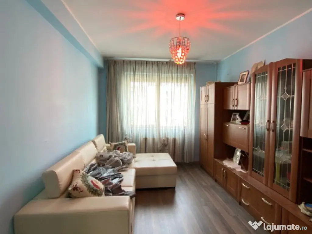 Apartament 3 camere, 72mp, etaj 1, parcare, zona Florilor