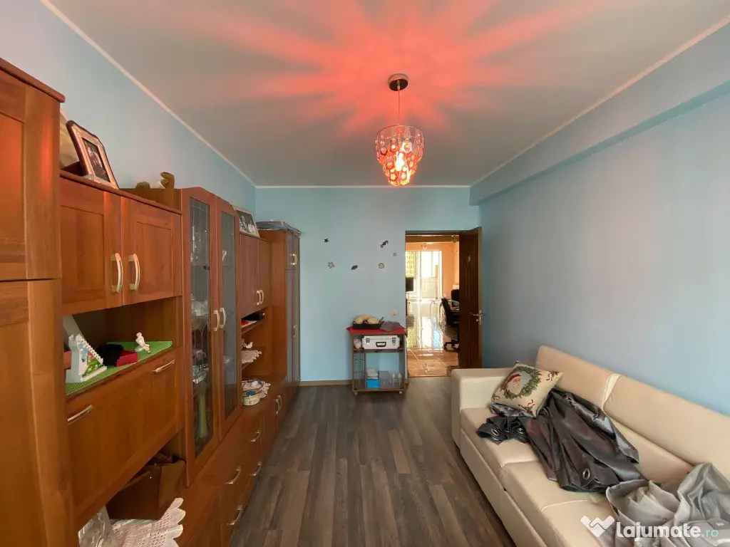 Apartament 3 camere, 72mp, etaj 1, parcare, zona Florilor