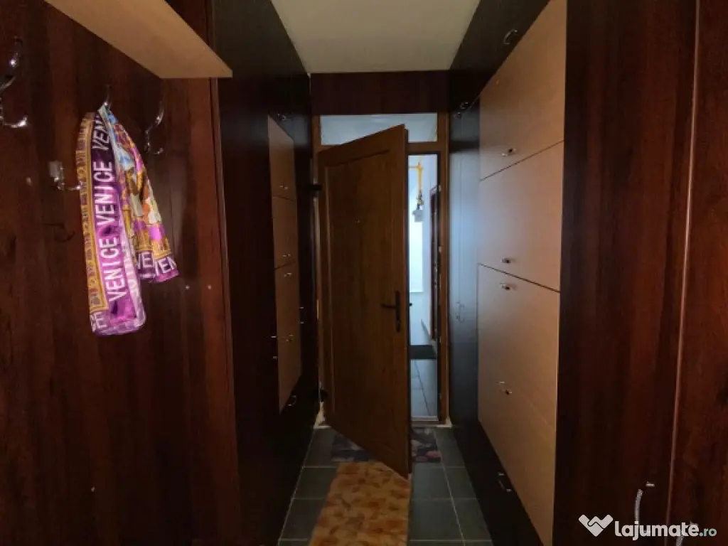 Apartament 3 camere, 72mp, etaj 1, parcare, zona Florilor