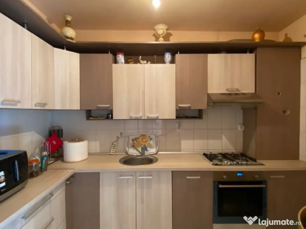 Apartament 3 camere, 72mp, etaj 1, parcare, zona Florilor