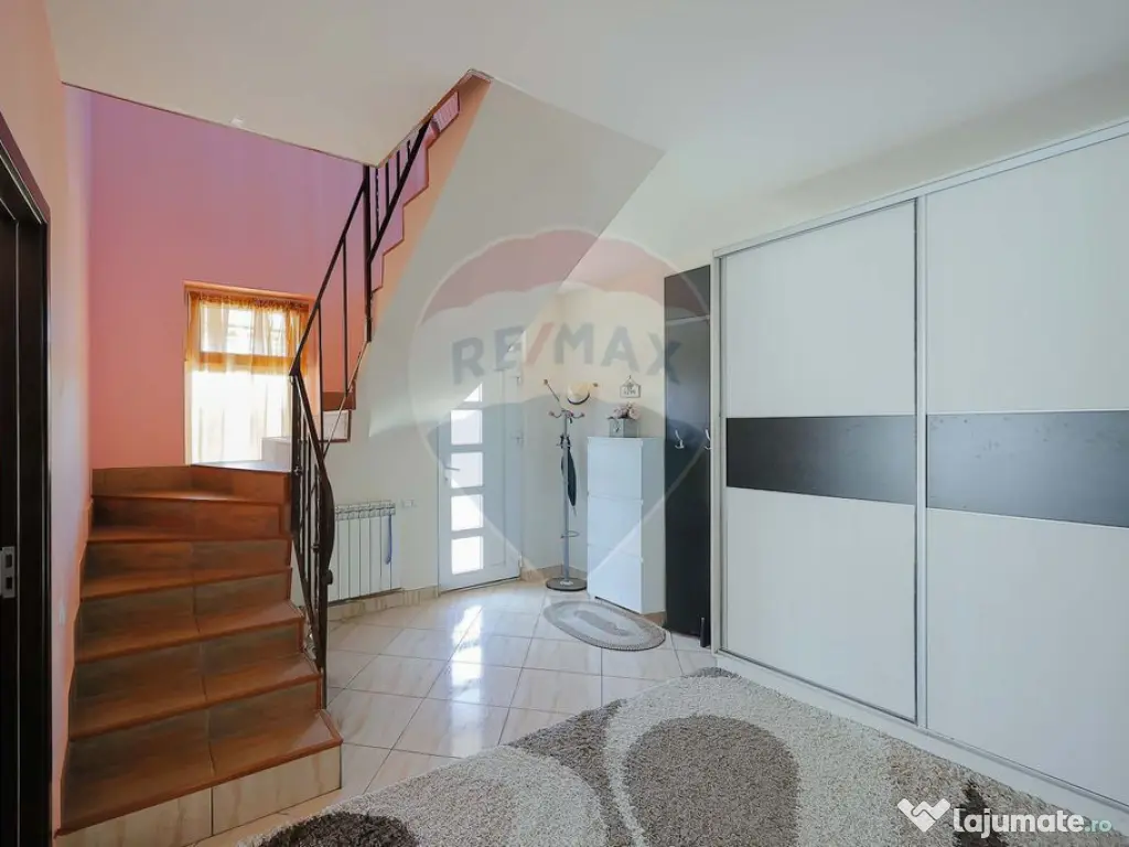 De vânzare casă cu 3 camere și teren 950 mp în Mihai ... 