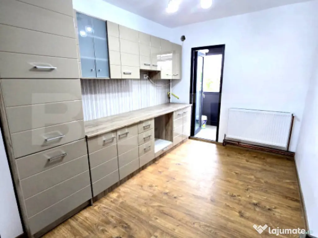 Apartament cu 3 camere in Dacia renovat complet