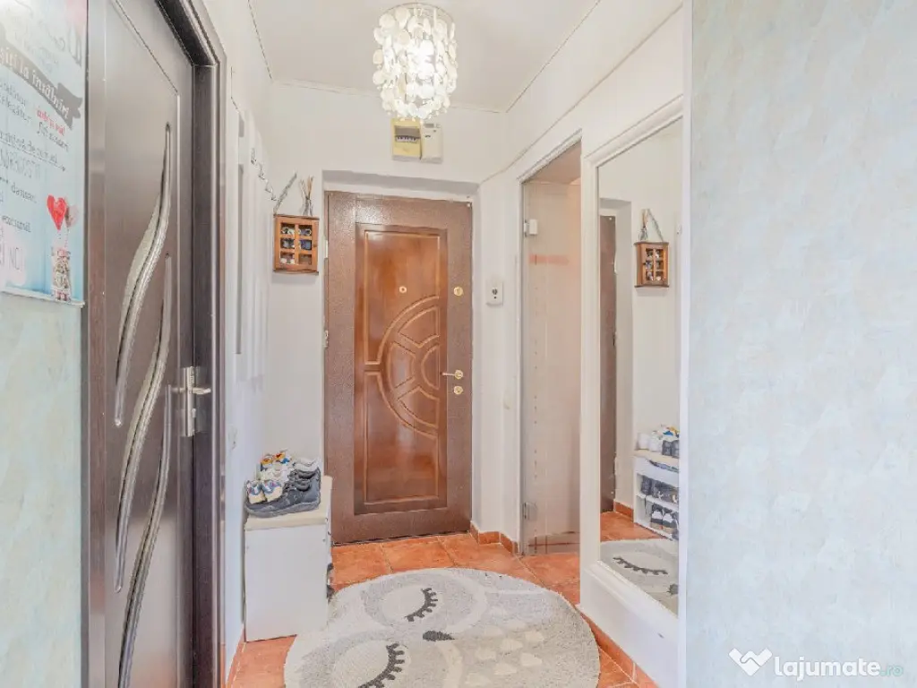 Apartament 3 camere | Piata Ovidiu | Vedere spre mare si por 