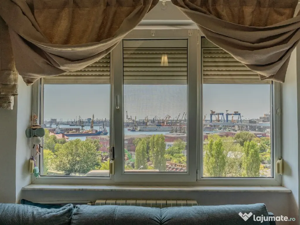 Apartament 3 camere | Piata Ovidiu | Vedere spre mare si por 