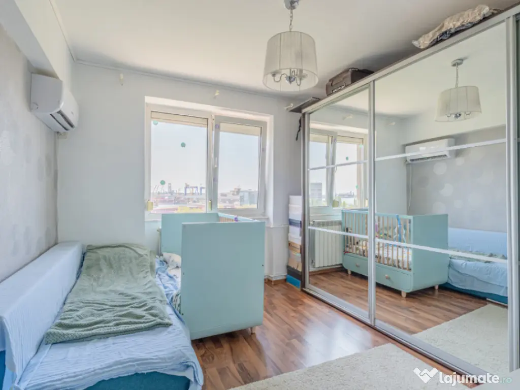 Apartament 3 camere | Piata Ovidiu | Vedere spre mare si por 