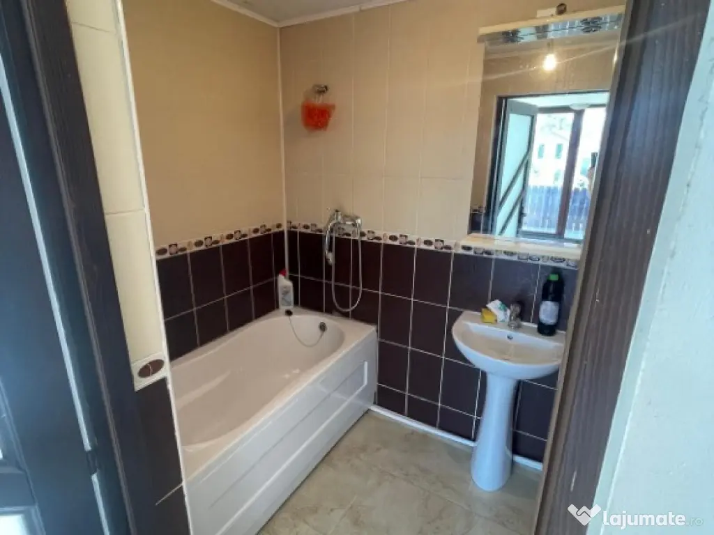 Casa 4 camere P+1E zona 3 Insule