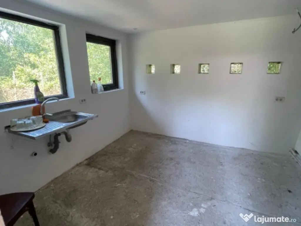 Casa 4 camere P+1E zona 3 Insule