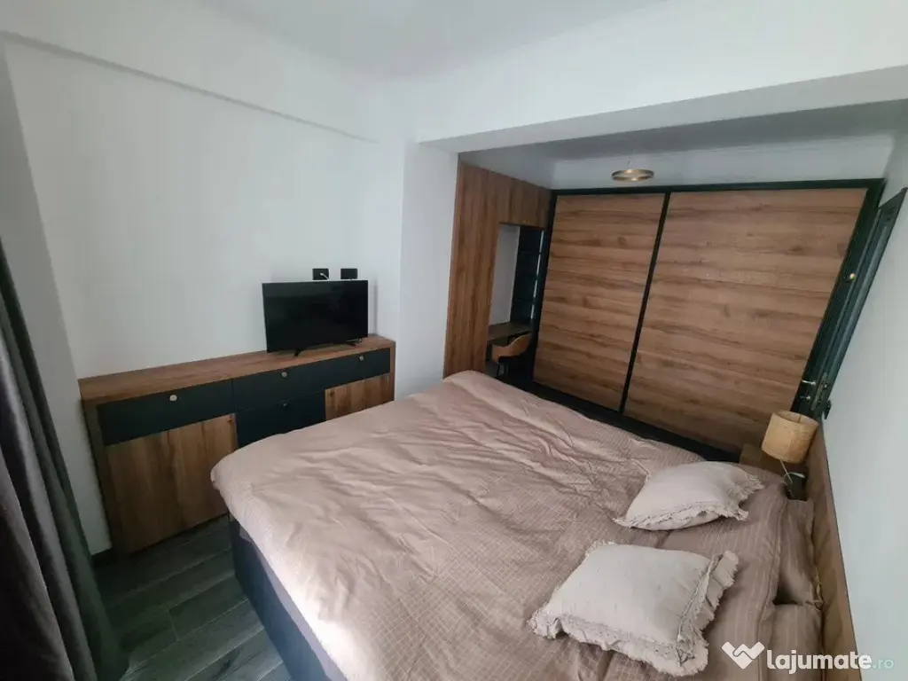 Apartament cu 2 Camere Decomandate Zona Centru