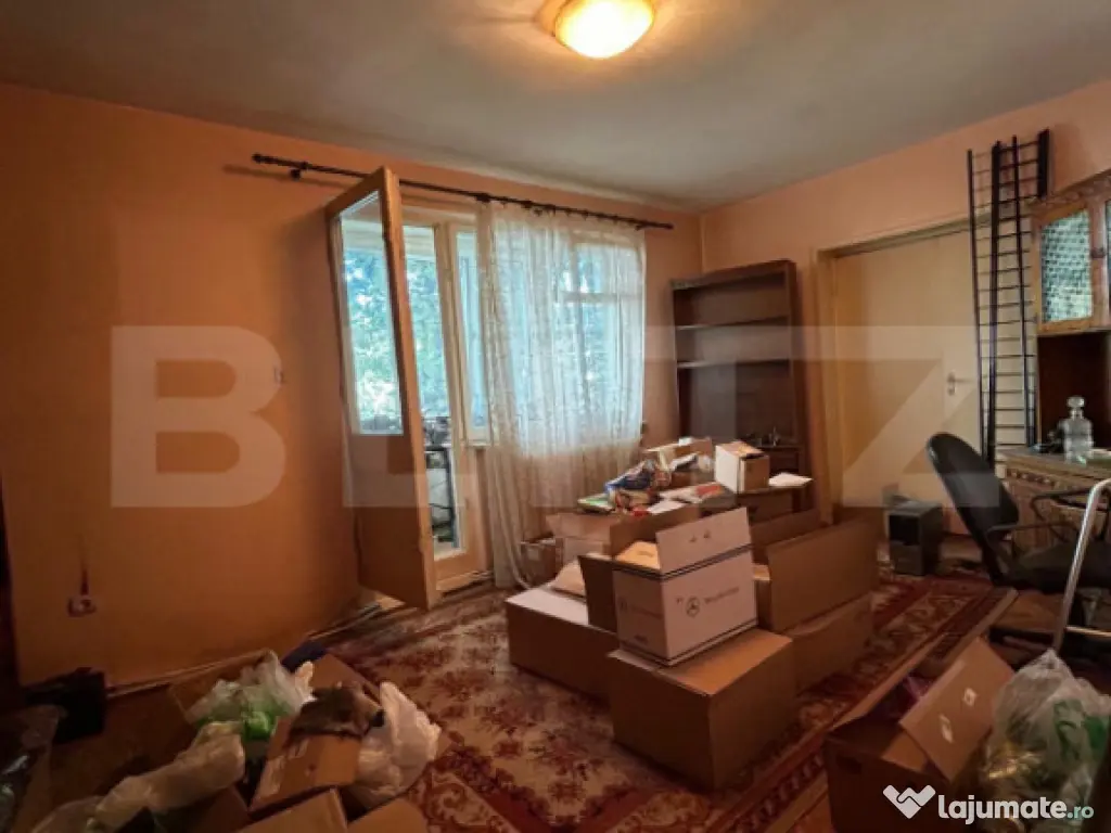 Apartament cu 4 camere, 82 mp, zona Dambu
