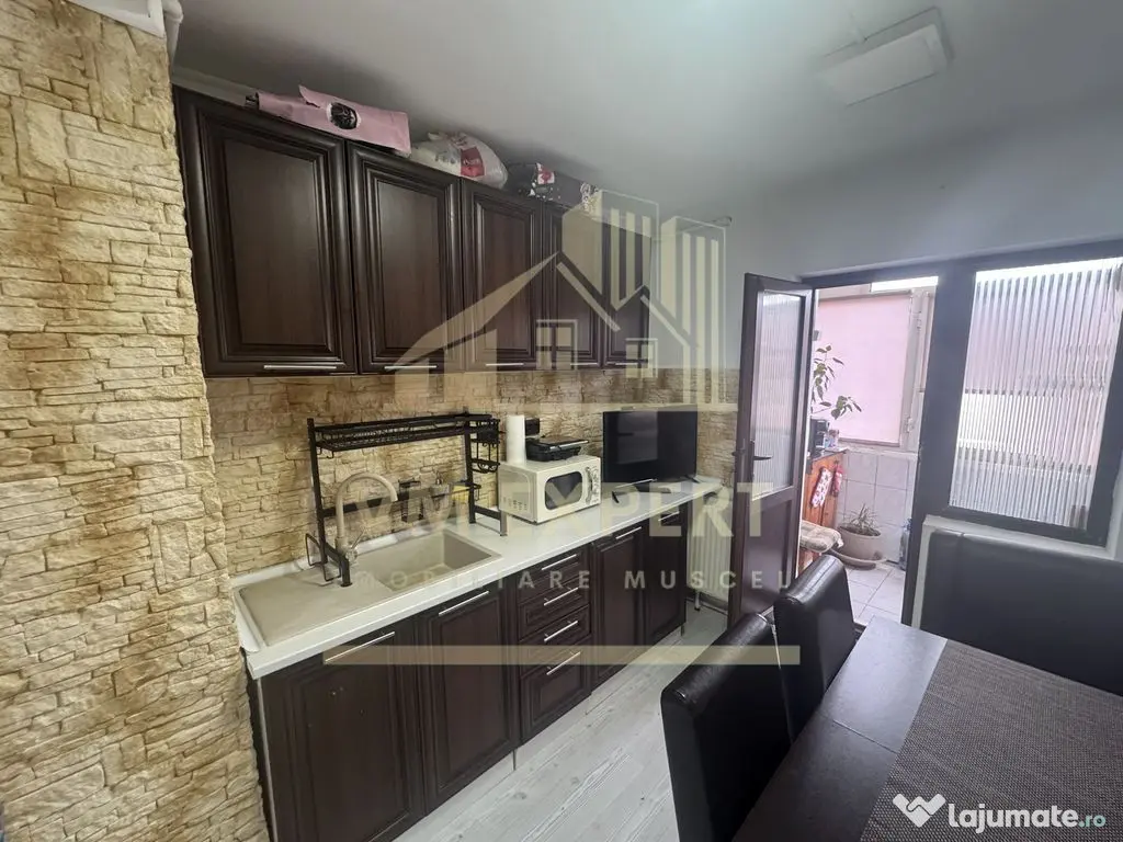 APARTAMENT 2 CAMERE ETAJ 4 CAMPULUNG GRUI