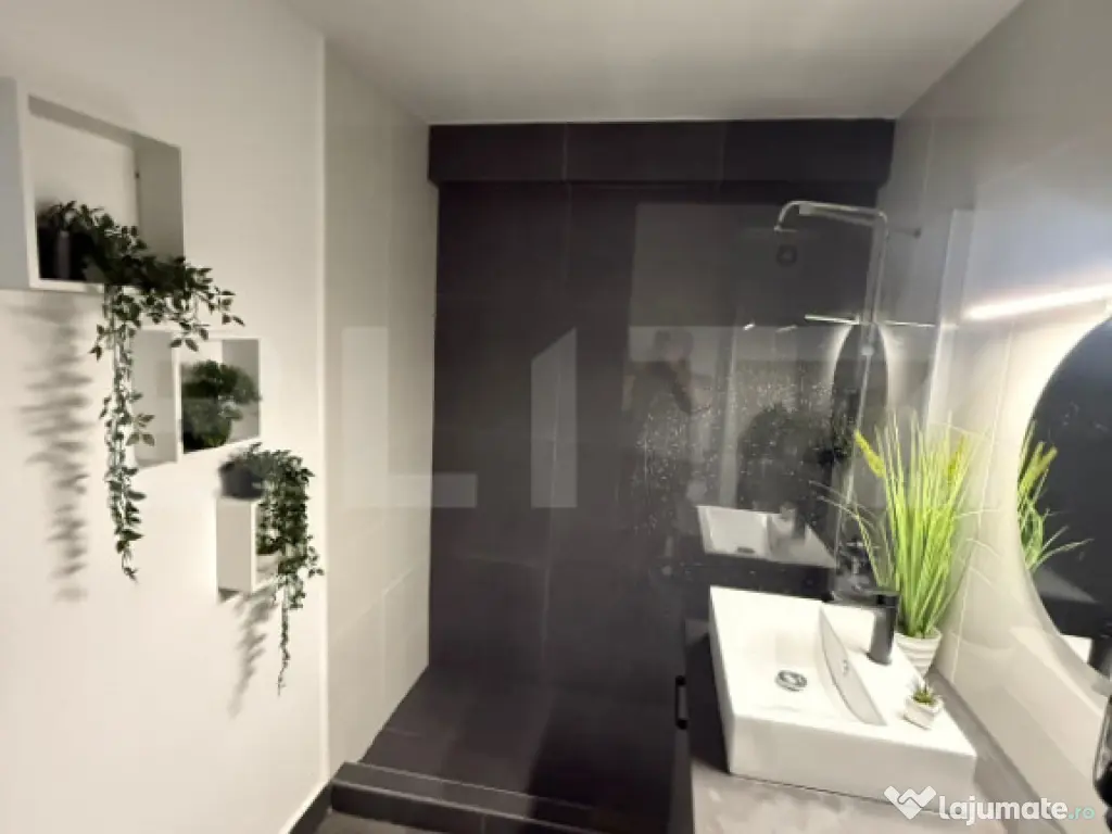 Apartament modern cu 2 camere, parcare – la cheie, în blo