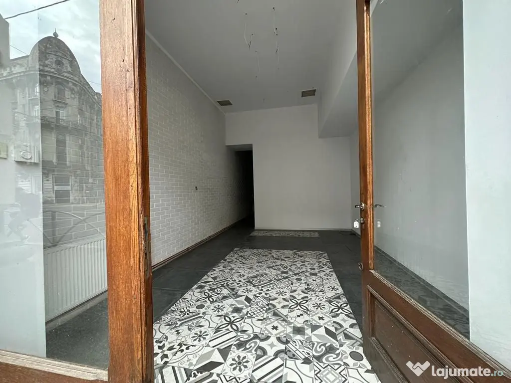 Zona Ultracentrala Universitate 44mp trafic pietonal intens 