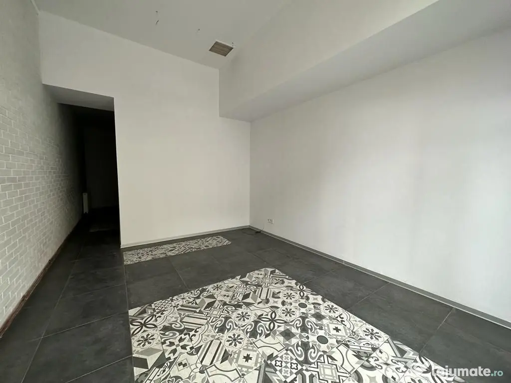 Zona Ultracentrala Universitate 44mp trafic pietonal intens 