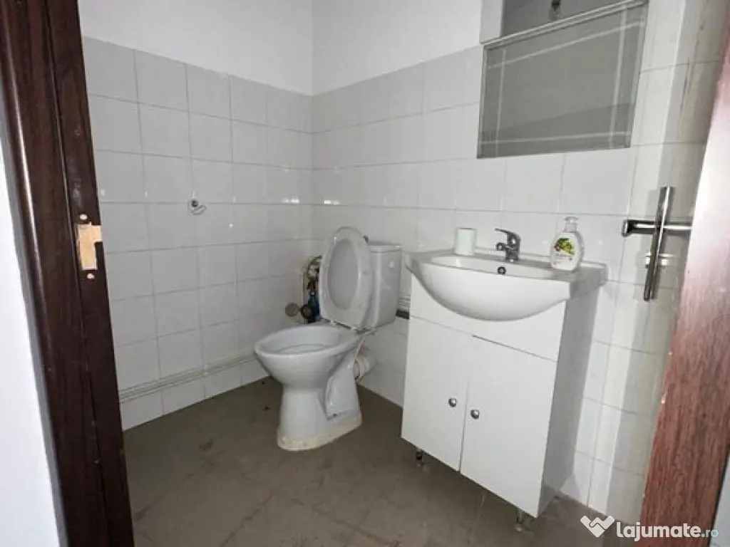 Zona Ultracentrala Universitate 44mp trafic pietonal intens 