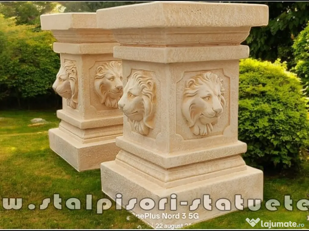 Soclu, stativ, cap de leu, galben patinat, model S84. 