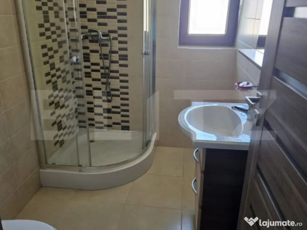 Apartament 3 camere spațios, cu pod amenajabil și parcare