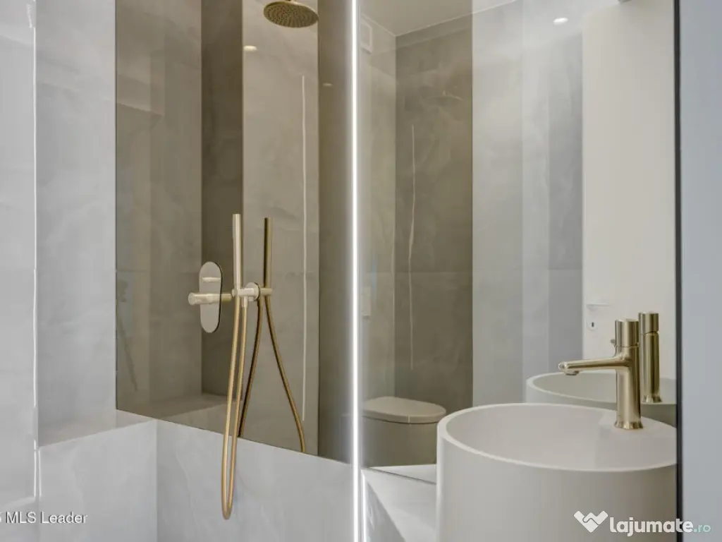 Apusul de la ultimul etaj din Cortina North | 3 camere | 