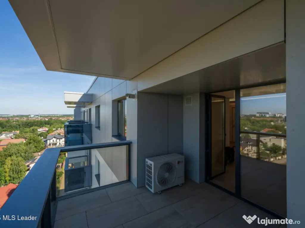 Apusul de la ultimul etaj din Cortina North | 3 camere | 