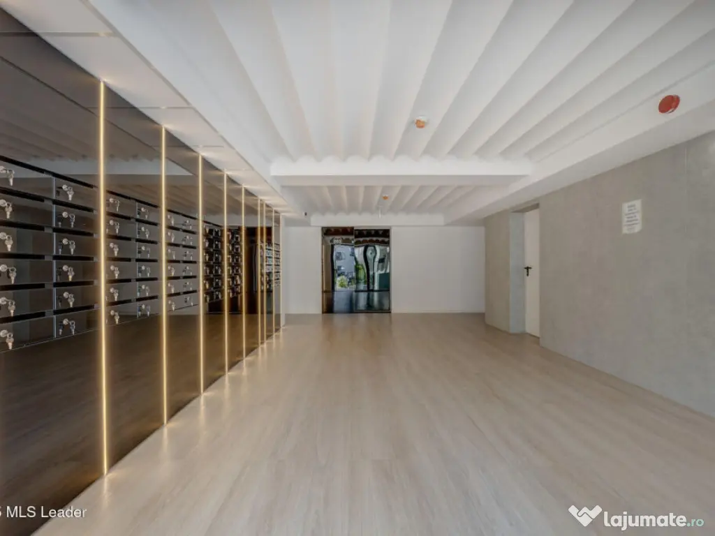 Apusul de la ultimul etaj din Cortina North | 3 camere | 