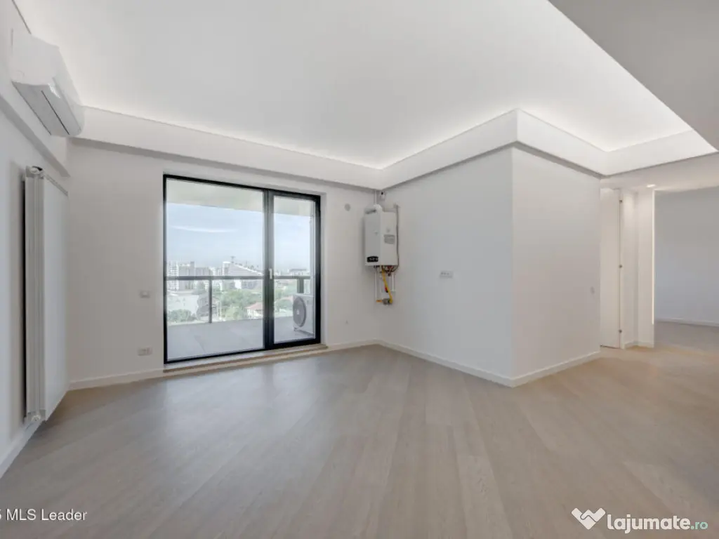 Apusul de la ultimul etaj din Cortina North | 3 camere | 