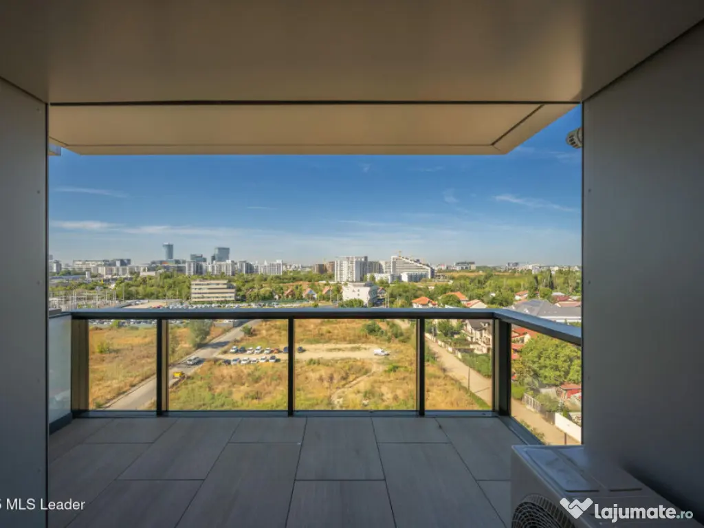 Apusul de la ultimul etaj din Cortina North | 3 camere | 