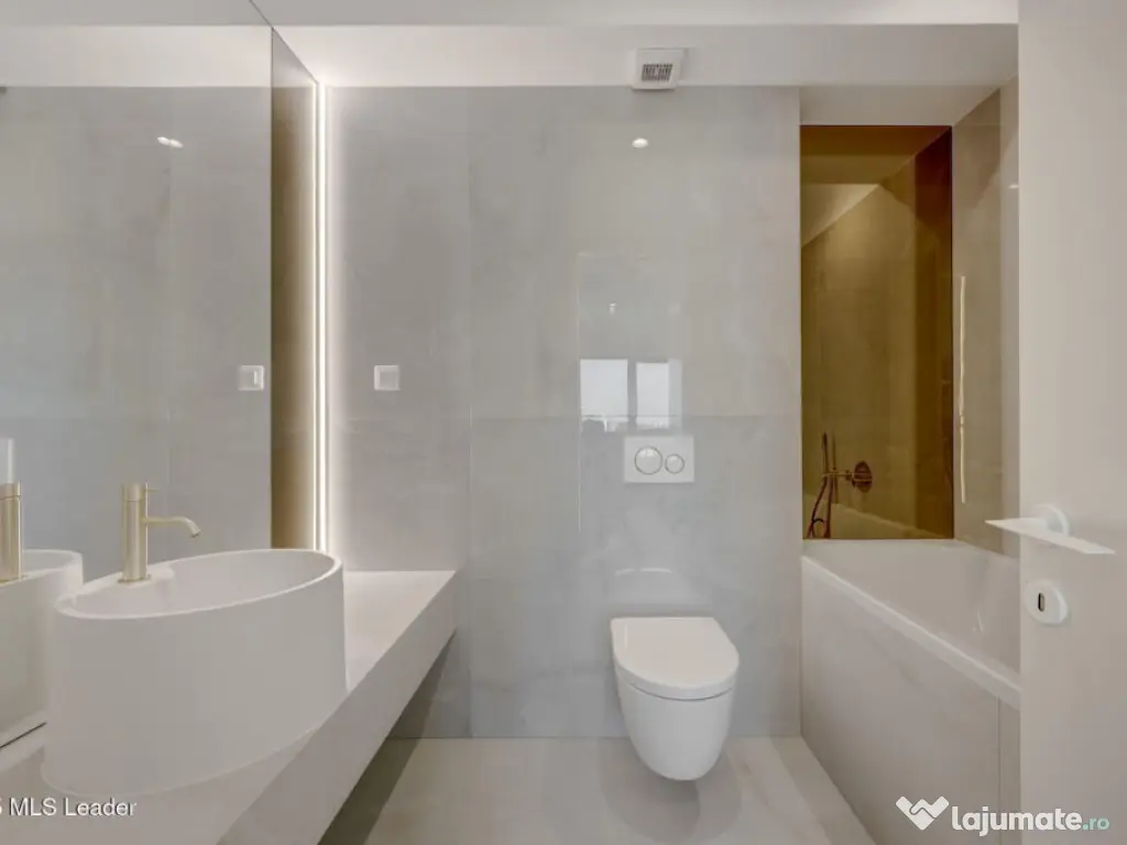 Apusul de la ultimul etaj din Cortina North | 3 camere | 