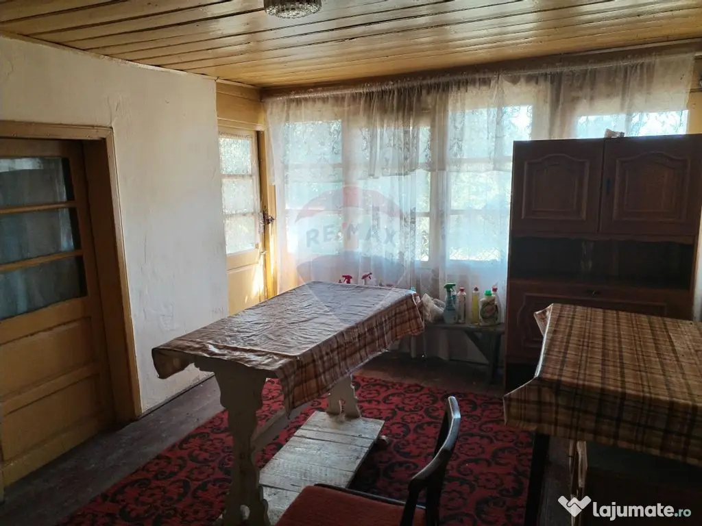 Casă / Vilă cu 4 camere de vânzare în zona Central 